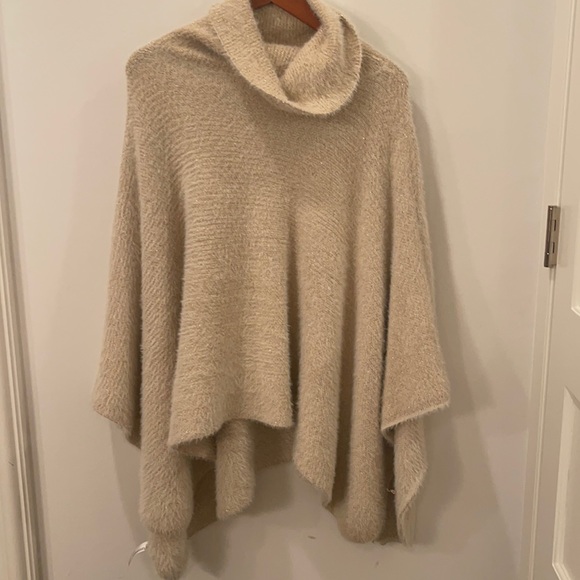 Sleeping on Snow Jackets & Blazers - EUC Anthropologie OS Sleeping on Snow Cape Cream